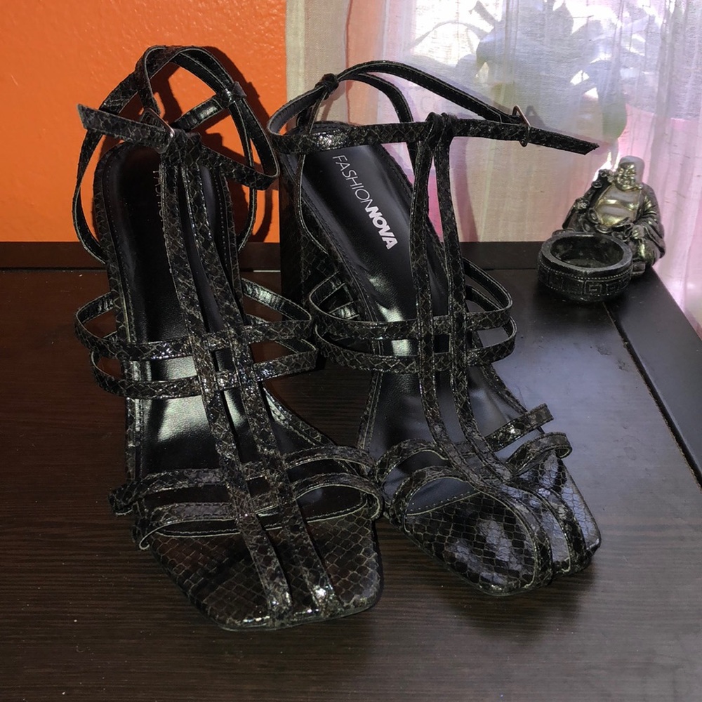 FashionNova SnakeSkin Pump
